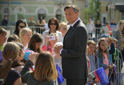 Borut Pahor je med spretnejšimi komunikatorji na družbenih omrežjih. FOTO: Jože Suhadolnik/