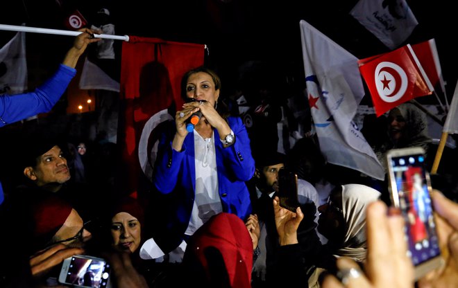 Kandidatka islamistične stranke Souad Abderrahim je po razglasitvi zmage nagovorila podpornike. FOTO: Zoubeir Souissi/Reuters