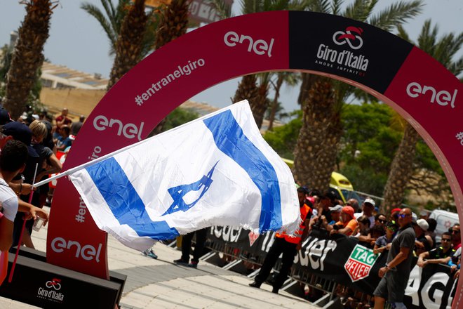 Izraelski navijači so pokazali, da imajo radi kolesarstvo, ne glede na to, da njihovi kolesarji ne krojijo samega svetovnega vrha.&nbsp;FOTO: Luk Benies/Afp