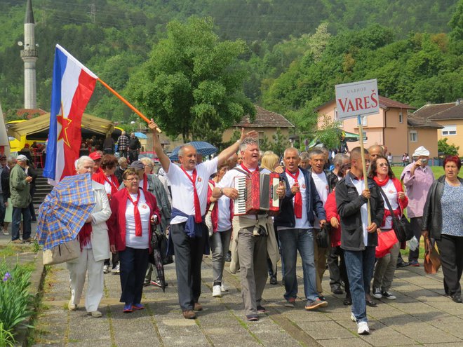 Razigrani simpatizerji partizanskega boja in nekdanjega samoupravnega socializma. FOTO: Bojan Rajšek<br />
&nbsp;