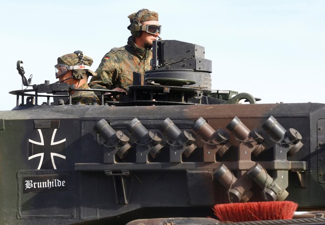 Seznam težav nemške vojske je dolg. Od 244 tankov Leopard 2  je lani delovalo le 105. FOTO: Reuters FOTO: Reuters/Reuters