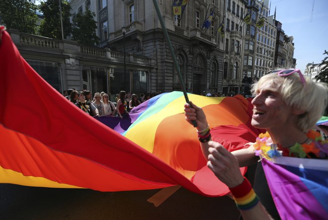 Zakon, ki ga je portugalski parlament potrdil prejšnji mesec, osebam, starejšim od 16 let, omogoča možnost pravne spremembe spola in imena brez predhodne zdravniške konzultacije. FOTO: Francois Lenoir/Reuters