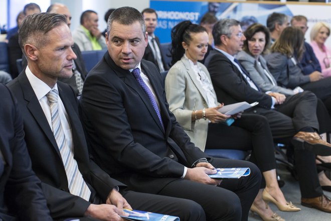 Skupščina delničarjev Telekoma. Na fotografiji v ospredju so Tomaž Seljak, podpredsednik uprave in Rudolf Skobe, predsednik uprave. FOTO: Voranc Vogel/Delo