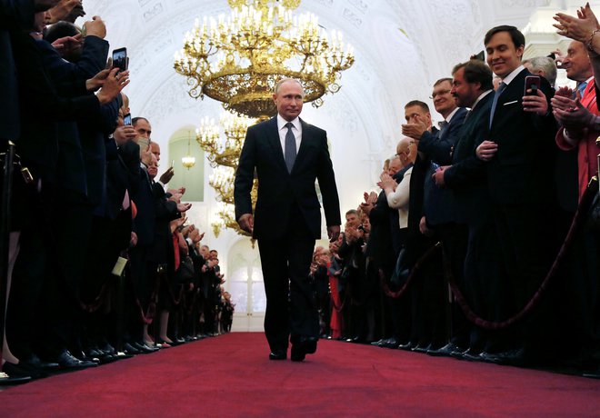 Ruski predsednik Vladimir Putin je v ponedeljek začel četrti predsedniški mandat. Njegova vladavina največji državi sveta bo obsegala leta od 2000 do (najmanj) 2024. FOTO Reuters