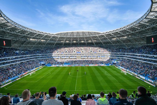 Panoramski pogled na zelenico novega štadiona v Samari razkriva, da je nared za igro tudi zadnji izmed dvanajstih štadionov, ki bodo med 14. junijem in 15. julijem gostili svetovno prvenstvo v nogometu na ruskih tleh.