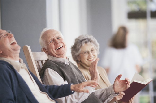 Druženje je dobro zdravilo za starostne tegobe. FOTO: Comstock/Getty Images