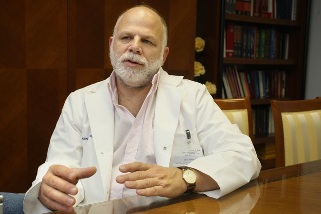 Dr. David Mishaly, izraelski kirurg, bo spet zdravil slovenske otroke. FOTO: Igor Zaplatil/Delo