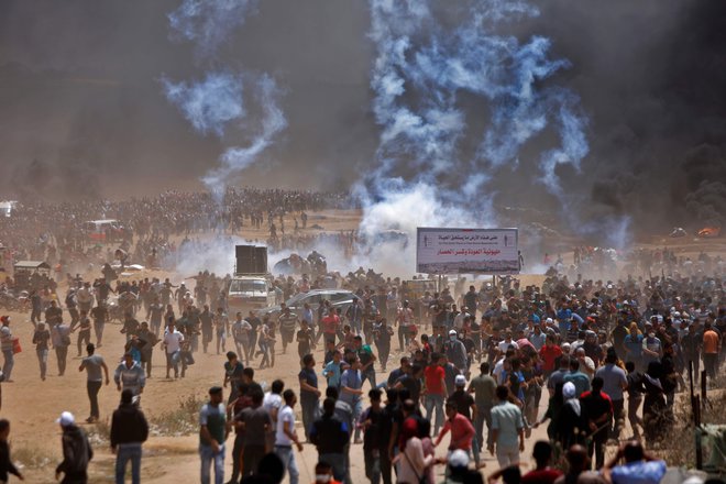 V Gazi je v ponedeljek protestiralo okoli 40 tisoč ljudi. FOTO: AFP