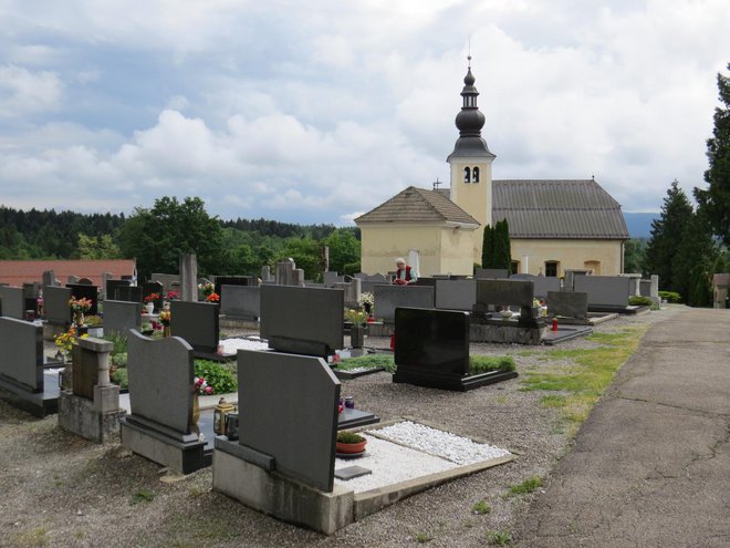 V Črnomlju opozarjajo, da občine ne morejo prevzeti bremena pokopa. FOTO: Bojan Rajšek/Delo