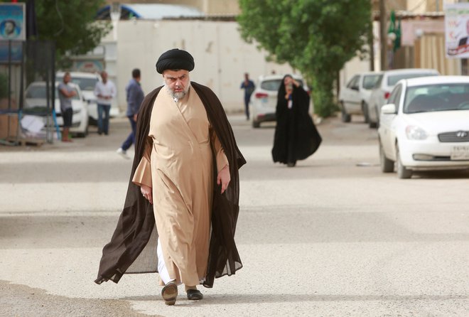 Moktada al Sadr, zmagovalec iraških volitev. FOTO: Alaa Al-marjani/Reuters