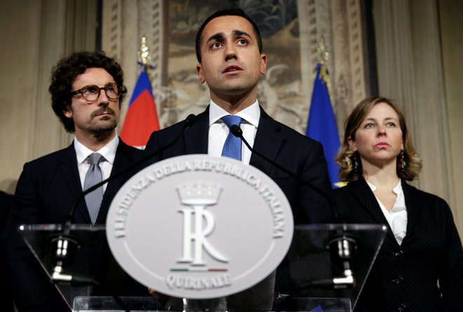 &nbsp;Vodja Gibanja pet zvezd <strong>Luigi Di Maio </strong>je koalicijsko pogodbo označil za &raquo;največjo politično novost zadnjega leta&laquo;. FOTO: Max Rossi/Reuters