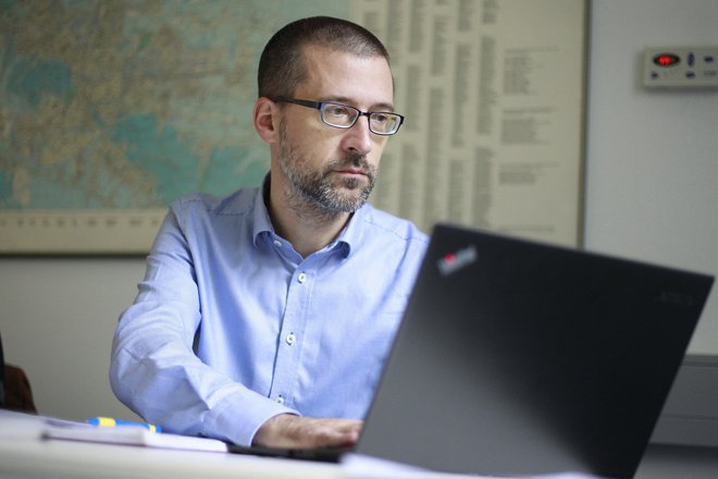 Dr. Griša Močnik z Instituta Jožef Stefan je analiziral in predstavil podatke s poleta. Foto Leon Vidic