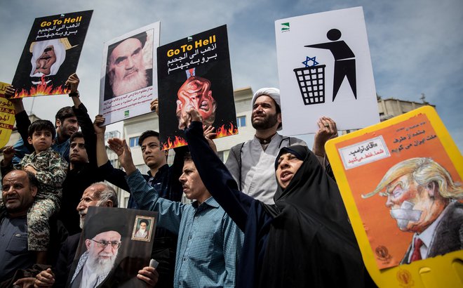 Nedavni protesti v Iranu proti odločitvi Donalda Trumpa, da ZDA izstopijo iz jedrskega sporazuma.&nbsp;FOTO: Tasnim News Agency/Reuters