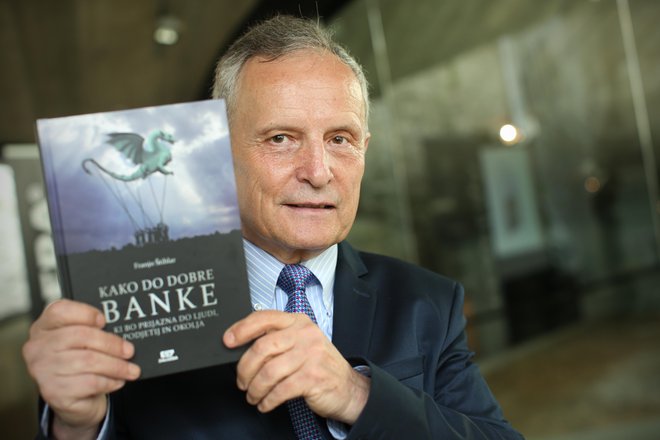 Knjiga ekonomista in profesorja Franja Štiblarja z naslovom Kako do dobre banke. FOTO: Jure Eržen/Delo