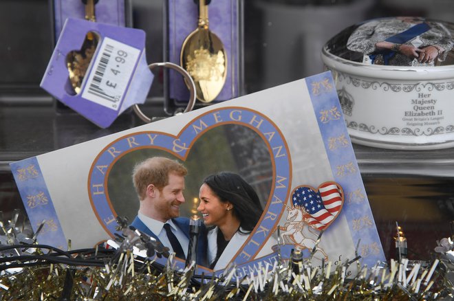 Obstajajo nepomembne stvari, ki so pomembnejše od vsega. Denimo poroka princa v windsorski kapeli. FOTO: Toby Melville/Reuters