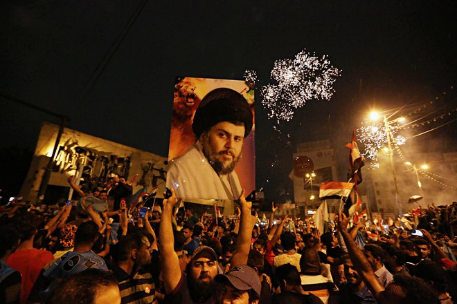 Privrženci Moktade al Sadra v Bagdadu. FOTO AP