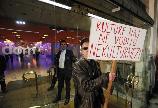 Protest iz leta 2012 odmeva tudi v novih zahtevah kulturnikov. FOTO: Jože Suhadolnik/Delo