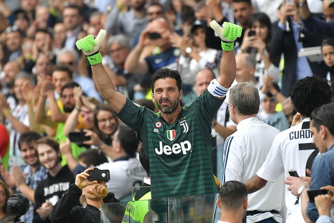 Gigi Buffon se je zahvalil navijačem za dolgoletno podporo.