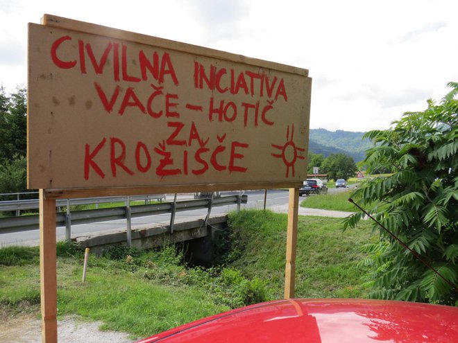 V Hotiču in na Vačah prebivalci ne soglašajo z gradnjo križišča. FOTO: Bojan Rajšek/Delo