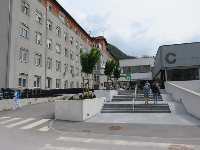 Splošna bolnišnica Jesenice. FOTO: Blaž Račič/Delo