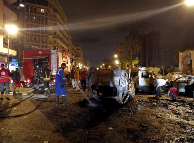 V bombnem napadu je umrlo najmanj sedem ljudi, okoli 20 jih je bilo ranjenih. FOTO: Esam Omran Al-fetori/Reuters