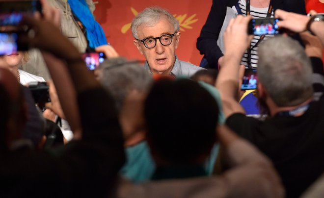 Režiser Woody Allen se mora zagovarjati proti spolnemu nadlegovanju svojih otrok. FOTO: Loic Venance/AFP
