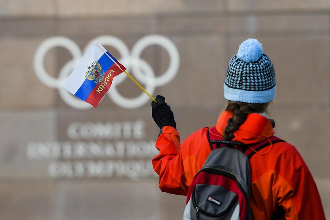 Zaradi dopinškega suspenza so ruski športniki v Pjongčangu tekmovali brez nacionalnih simbolov. Foto Jean-Christophe Bott/AP