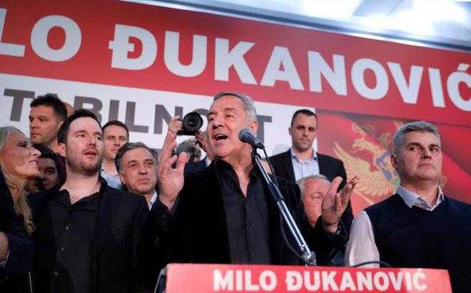 Vladajoči socialisti črnogorskega predsednika Mila Đukanovića so slavili tudi na lokalnih volitvah. FOTO: Reuters/Marko Djurica