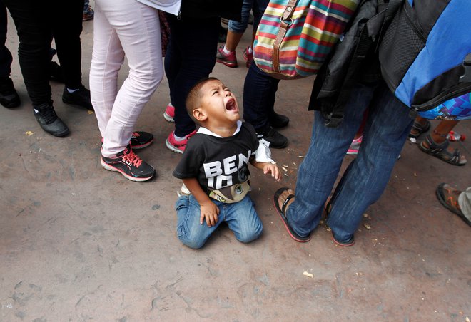 Otroci kot nedokumentirani priseljenci ostanejo v oskrbi zvezne vlade povprečno 34 dni, nato jih predajo skrbnikom. FOTO: Reuters