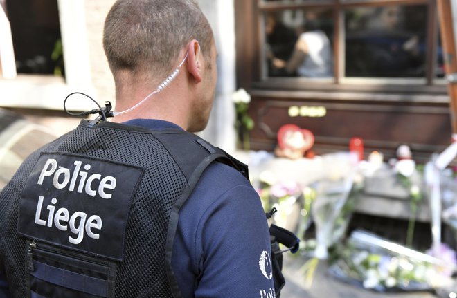 Napadalec je bil glede na podatke varnostnih služb in policije v Liegeu tudi v stiku z drugimi radikaliziranimi osebami. FOTO: Geert Vanden Wijngaert/AP
