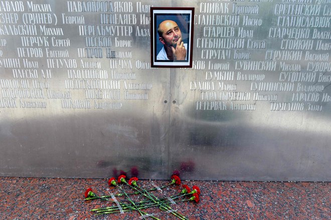 Mediji so sprva poročali, da je včeraj pod streli umrl ruski novinar Arkadij Babčenko. FOTO: Vasily Maximov/AFP
