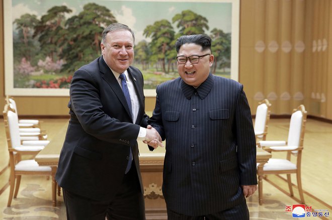 V Severni Koreji se je Pompeo sestal tudi z vodoteljem Kim Džong Unom. FOTO: AP
