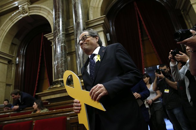 Katalonski predsednik Quim Torra je predstavil novo ministrsko ekipo, ki ne vključuje več spornih ministrov. FOTO: AP
