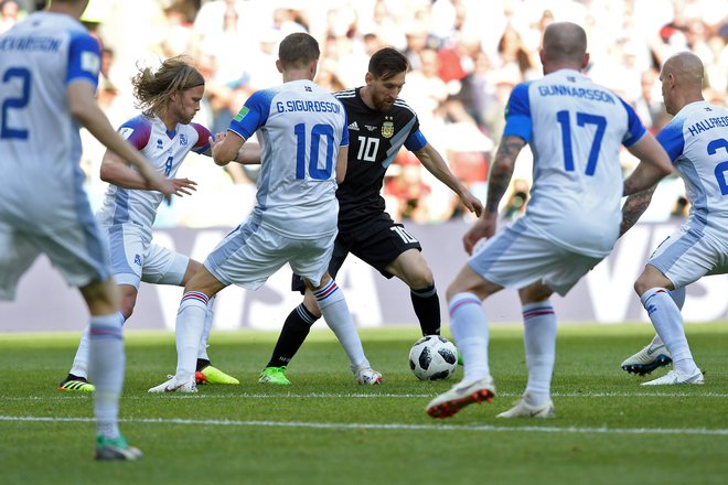 Lionel Messi je bil vselej obrožen z islandskimi silaki.<br />
Foto AFP