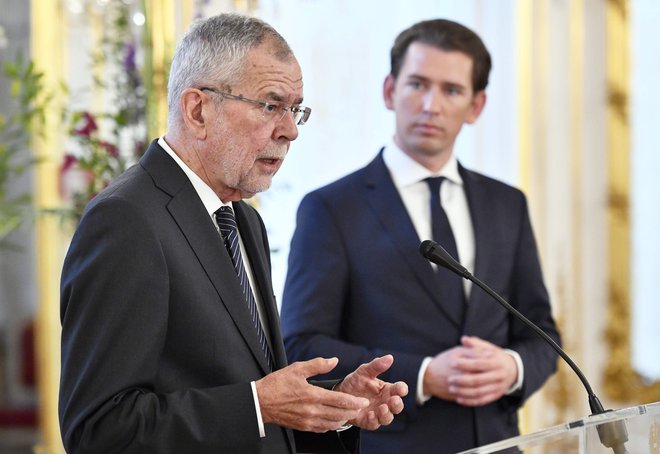 Avstrijski predsednik Alexander Van der Bellen (levo) in kancler Sebastian Kurz sta ostro obsodila vohunjenje med prijatelji. FOTO: AFP
