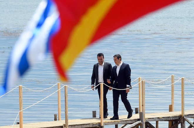 Čeprav to ni vsakdanja praksa na Balkanu, voditelji EU ne bi smeli dvomiti o možnosti, da bosta Atene in Skopje prešla od besed k dejanjem. FOTO: AFP