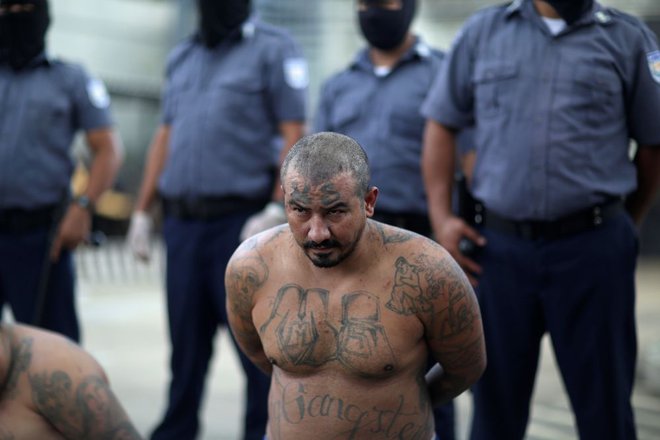 Mara Salvatrucha oziroma MS-13 velja za najnevarnejšo tolpo na svetu. FOTO: Jose Cabezas/Reuters