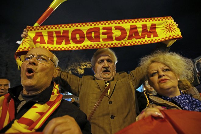 Skladno s sporazumom, ki sta ga Grčija in Makedonija podpisali v nedeljo, bo novo ime Severna Makedonija. FOTO: Tomi Lombar/Delo
