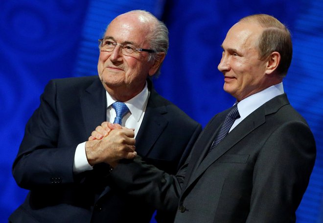 Sepp Blatter in Vladimir Putin. FOTO: Reuters