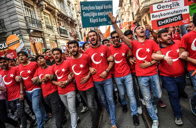 Erdoganovi privrženci. FOTO: Bulent Kilic/AFP