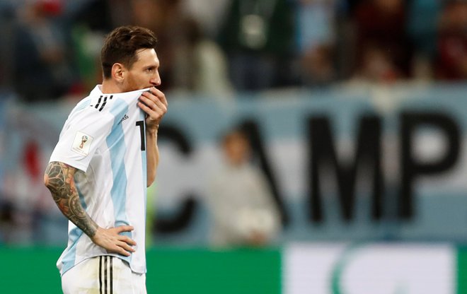 V Argentini se sprašujejo, kaj se na tem SP dogaja z Lionelom Messijem. Foto Matthew Childs/Reuters