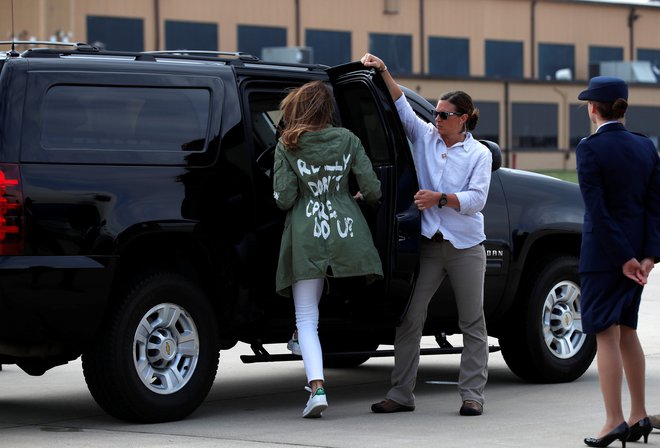 Melania Trump z jakno, ki je šokirala svet. FOTO: Reuters