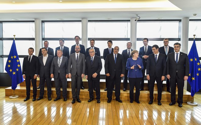 Na vrhu, ki se ga udeležujejo voditelji 16 članic, ni pričakovati preboja. FOTO: Geert Vanden Wijngaert/Ap