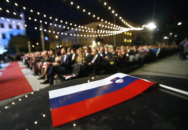 Predsednik Pahor je državljane pozval, naj vsaj ob prazniku opazijo lepote Slovenije in kako srečni smo, ker jo imamo.&nbsp;FOTO: Blaž Samec/Delo