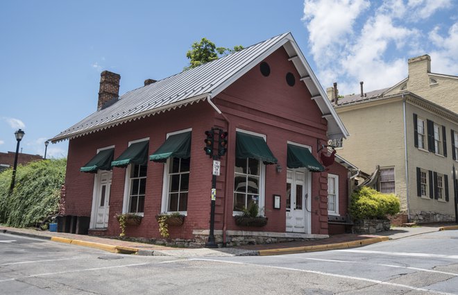 Restavracija Red Hen v Lexingtonu FOTO: Daniel Lin/AP