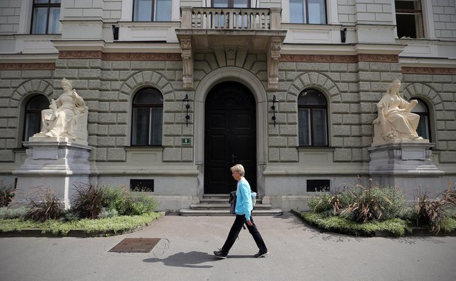 Stavba predsedniške palače je bila že v zasnovi namenjena predstavnikom državne oblasti. FOTO: Jože Suhadolnik/Delo