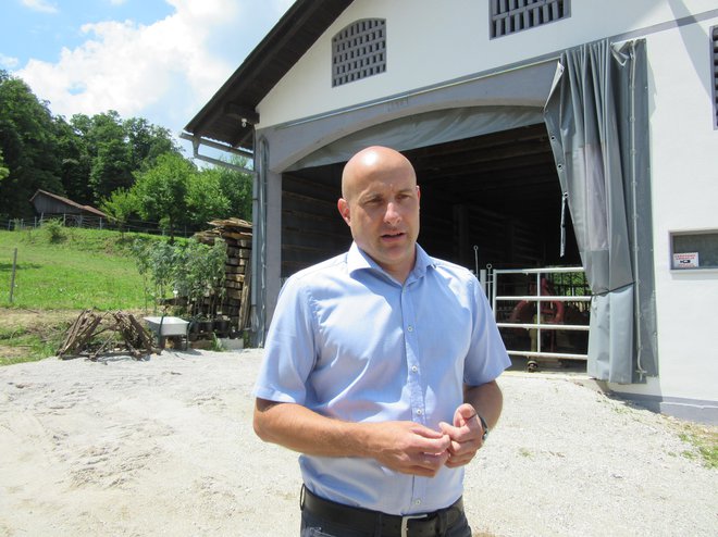 Predsednik krajevne skupnosti Marko Cigler namerava v Konjiški vasi postaviti piščančjo farmo. Vaščani so prepričani, da takšna dejavnost ne sodi v neokrnjeno naravo. FOTO: Špela Kuralt