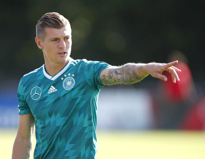 Toni Kroos je z golom Nemce obdržal na površju, a čaka jih še hud boj za osmino finala. FOTO Reuters