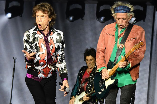 Utrinek iz koncerta zimzelenih rockerjev iz Rolling Stones, ki so v okviru turneje No Filter nastopali tudi v Marseillu. FOTO: Boris Horvat/AFP