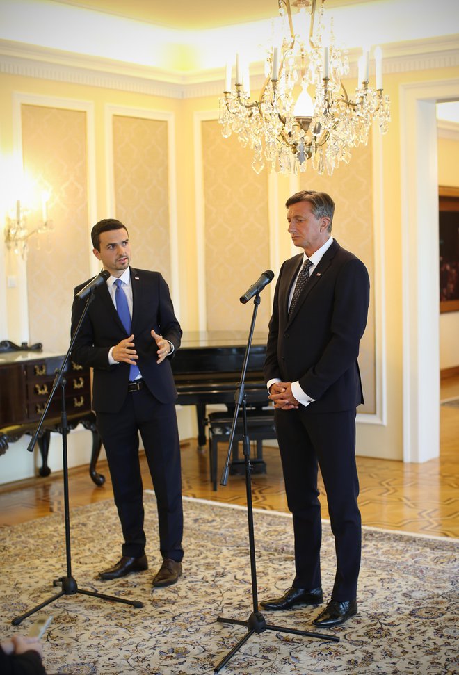 Pahor je napovedal, da bo pogovore z vodji poslanskih skupin o tem, kdo ima parlamentarno večino za sestavo vlade, opravil v ponedeljek in torek prihodnji teden. FOTO: Jure Eržen/Delo